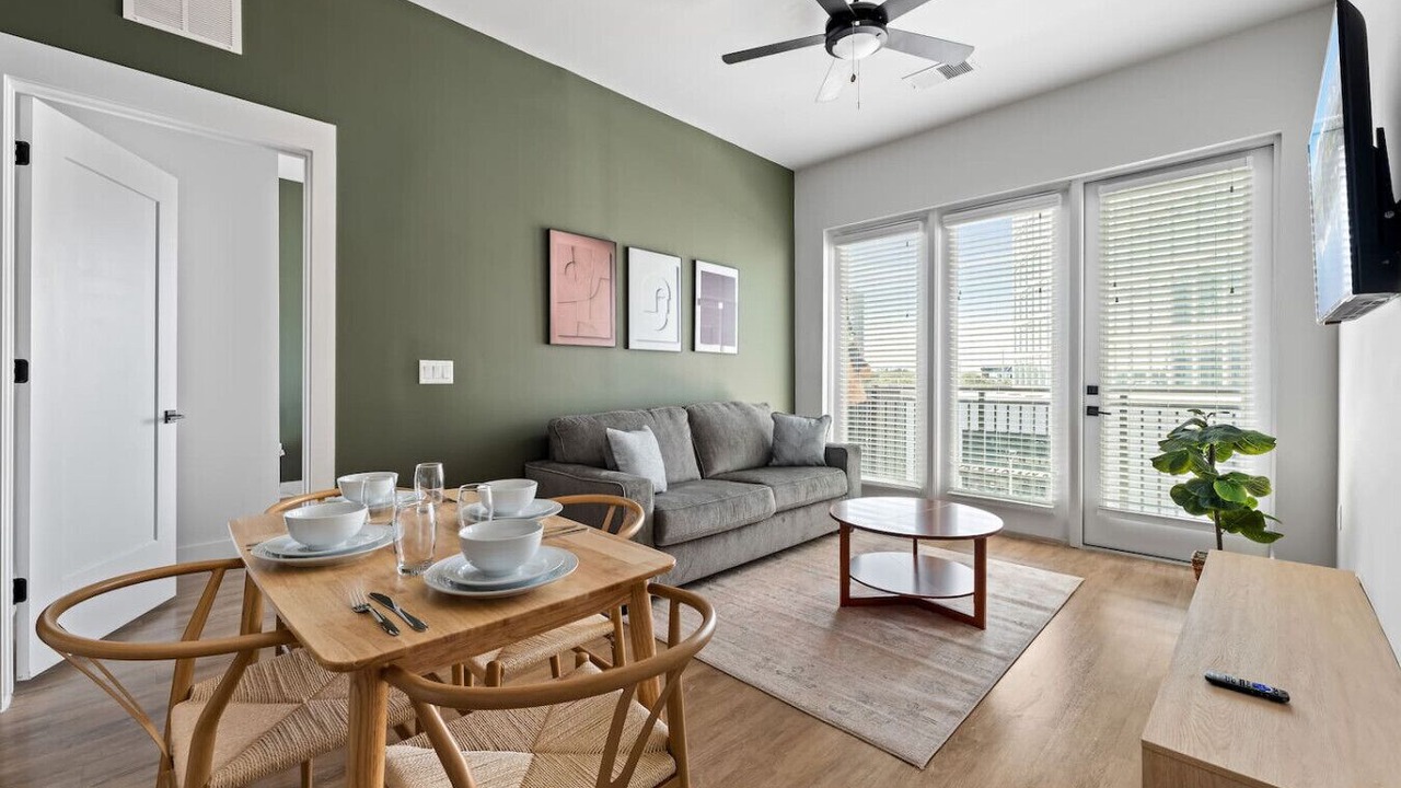 Photo of Livingroom in Oakford Park