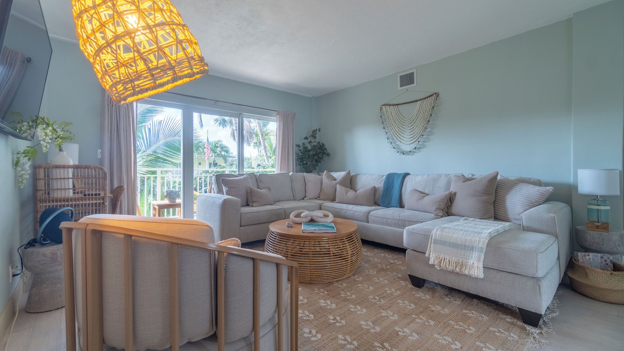 Photo of Livingroom in Ocean Ridge