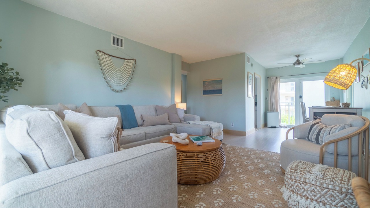 Photo of Livingroom in Ocean Ridge