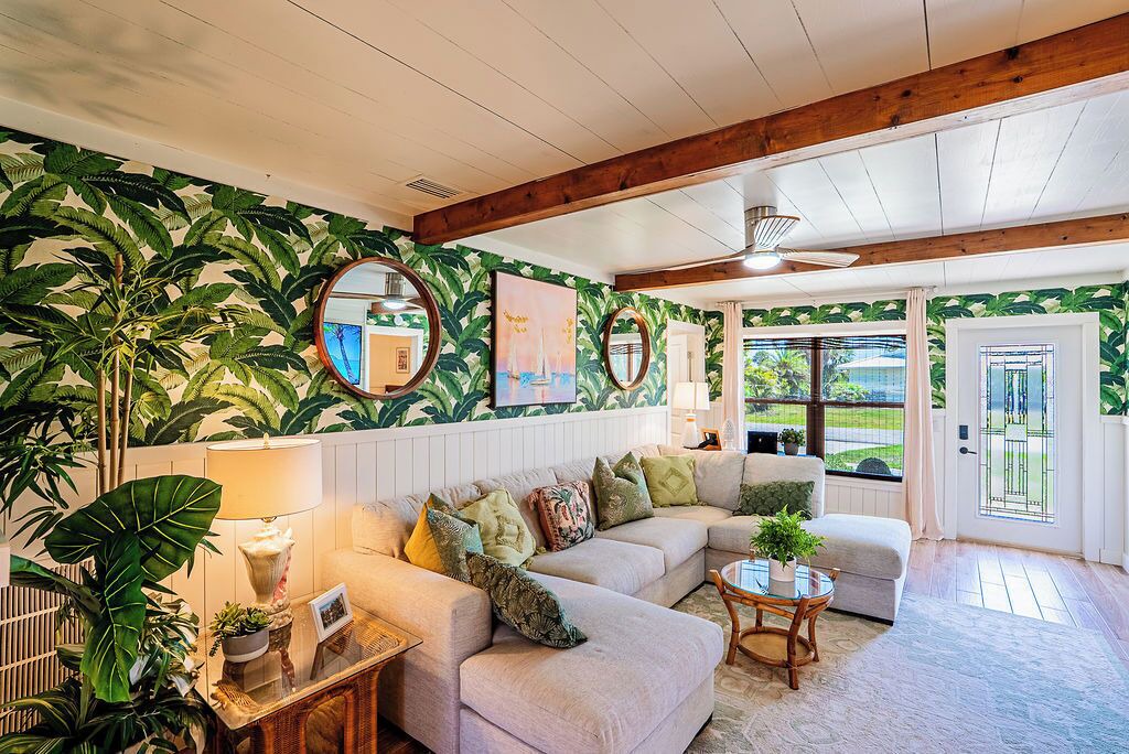 Photo of Livingroom in Bokeelia