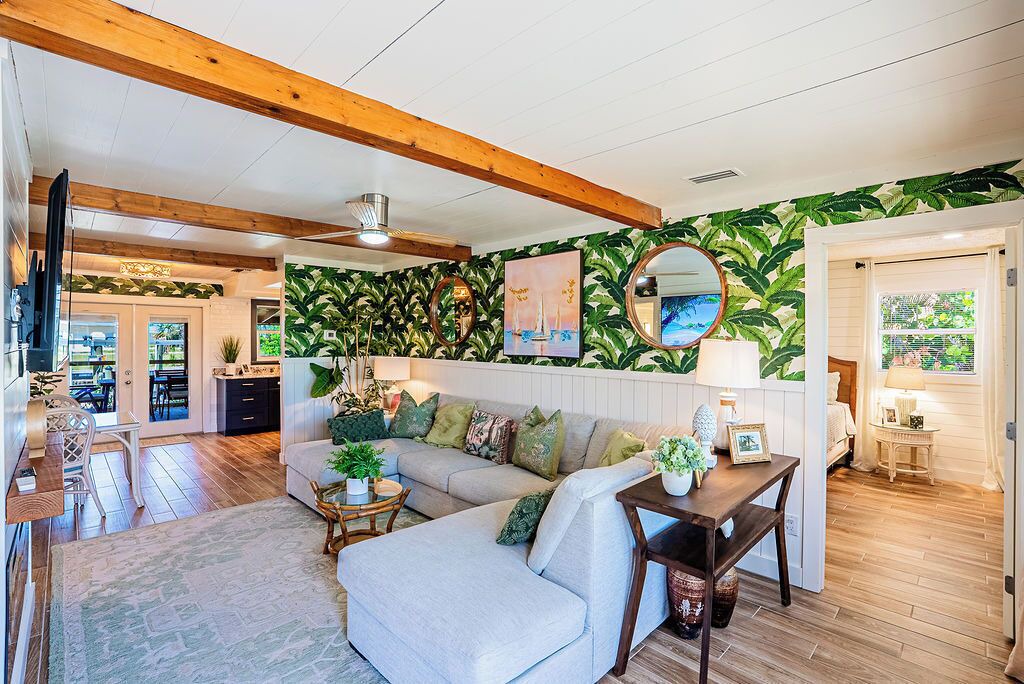 Photo of Livingroom in Bokeelia
