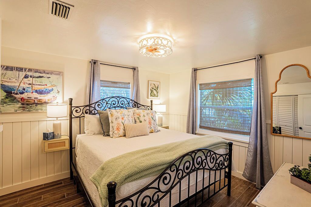 Photo of Bedroom in Bokeelia