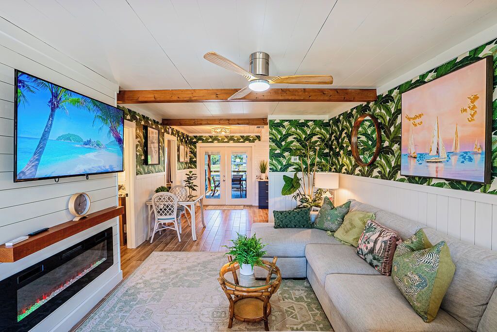 Photo of Livingroom in Bokeelia