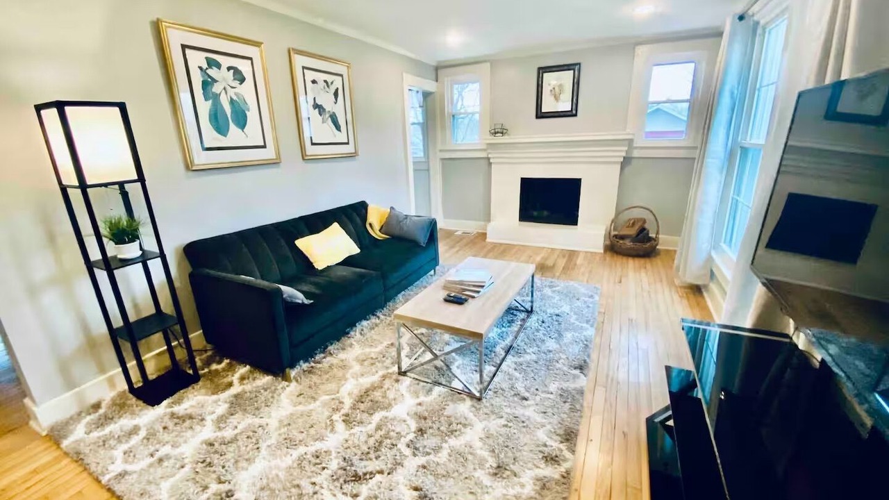 Photo of Livingroom in Cleveland