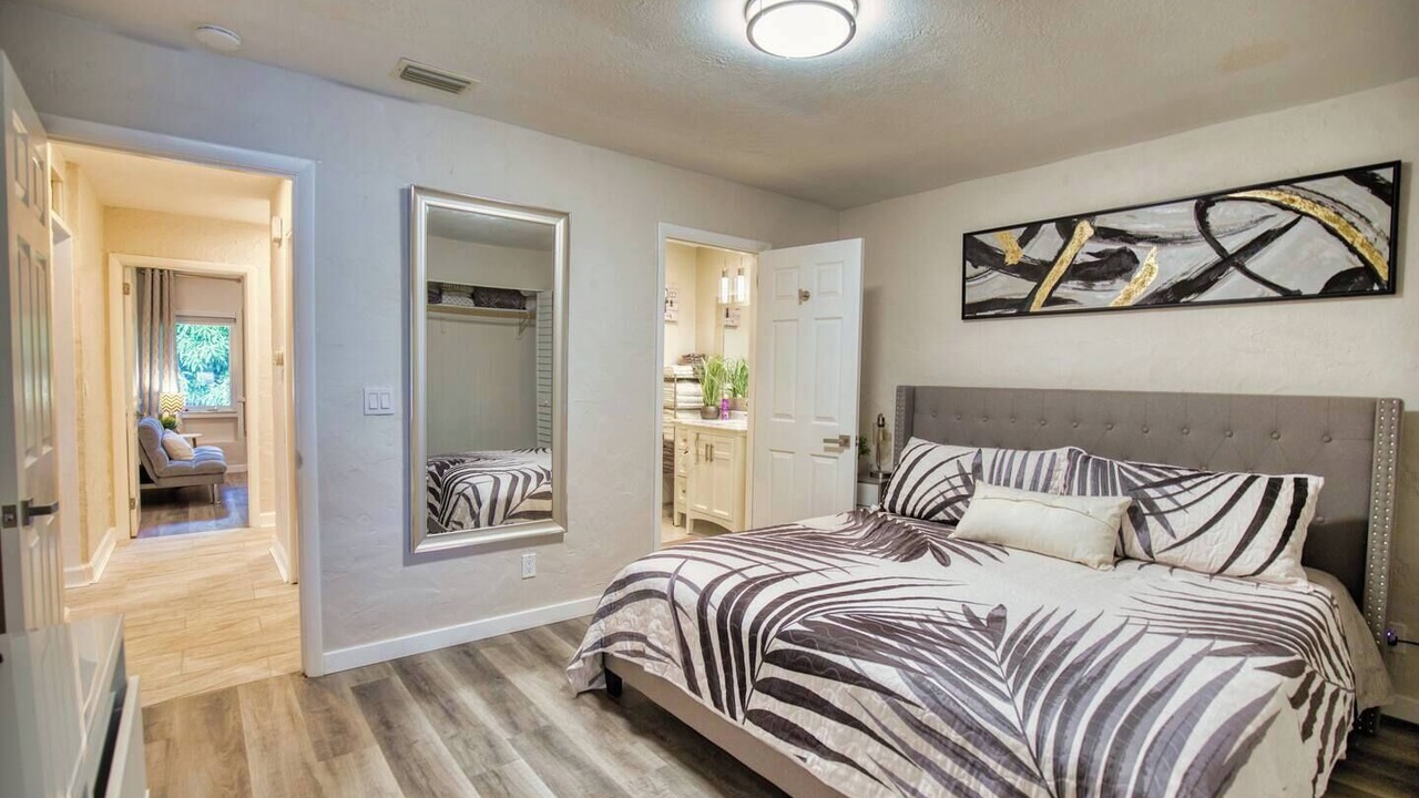 Photo of Bedroom in Gulf Gate Estates