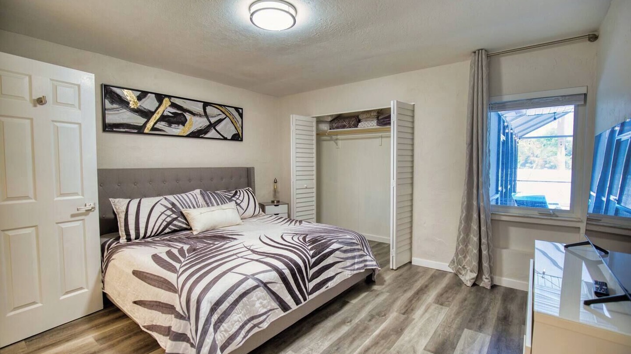 Photo of Bedroom in Gulf Gate Estates