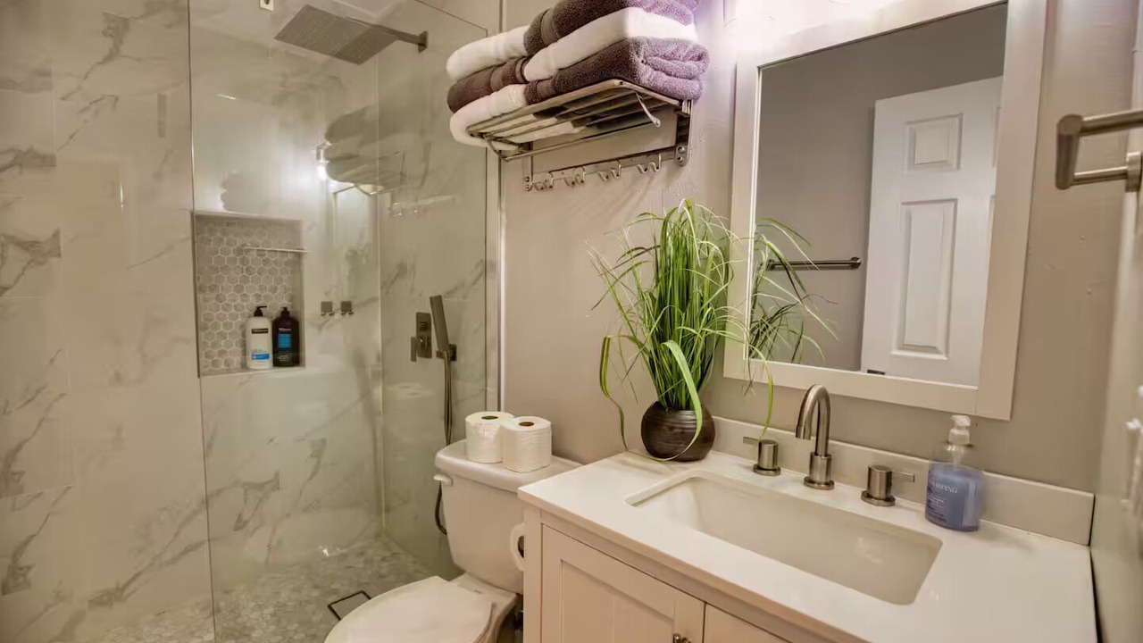 Photo of Bathroom in Gulf Gate Estates