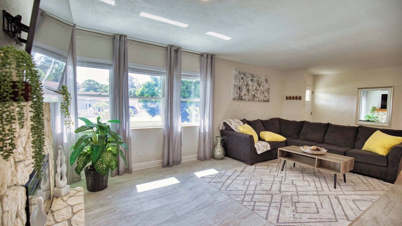 Photo of Livingroom in Gulf Gate Estates