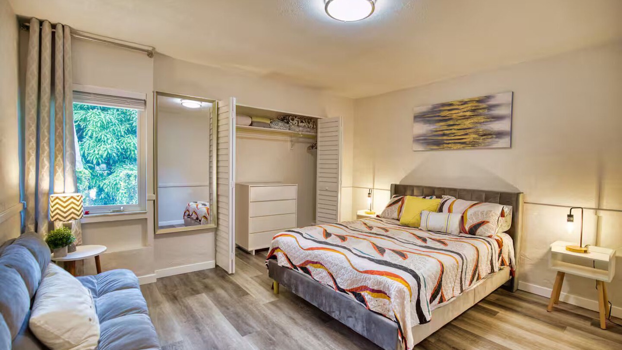 Photo of Bedroom in Gulf Gate Estates