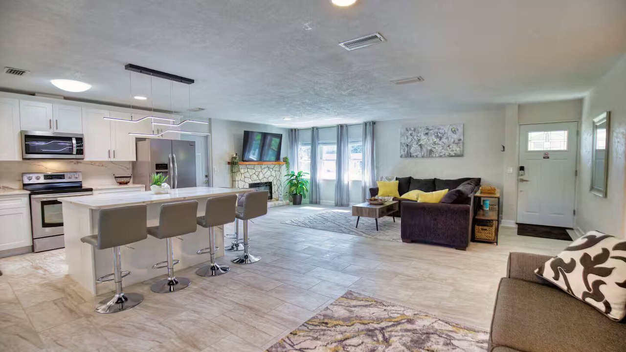 Photo of Livingroom in Gulf Gate Estates