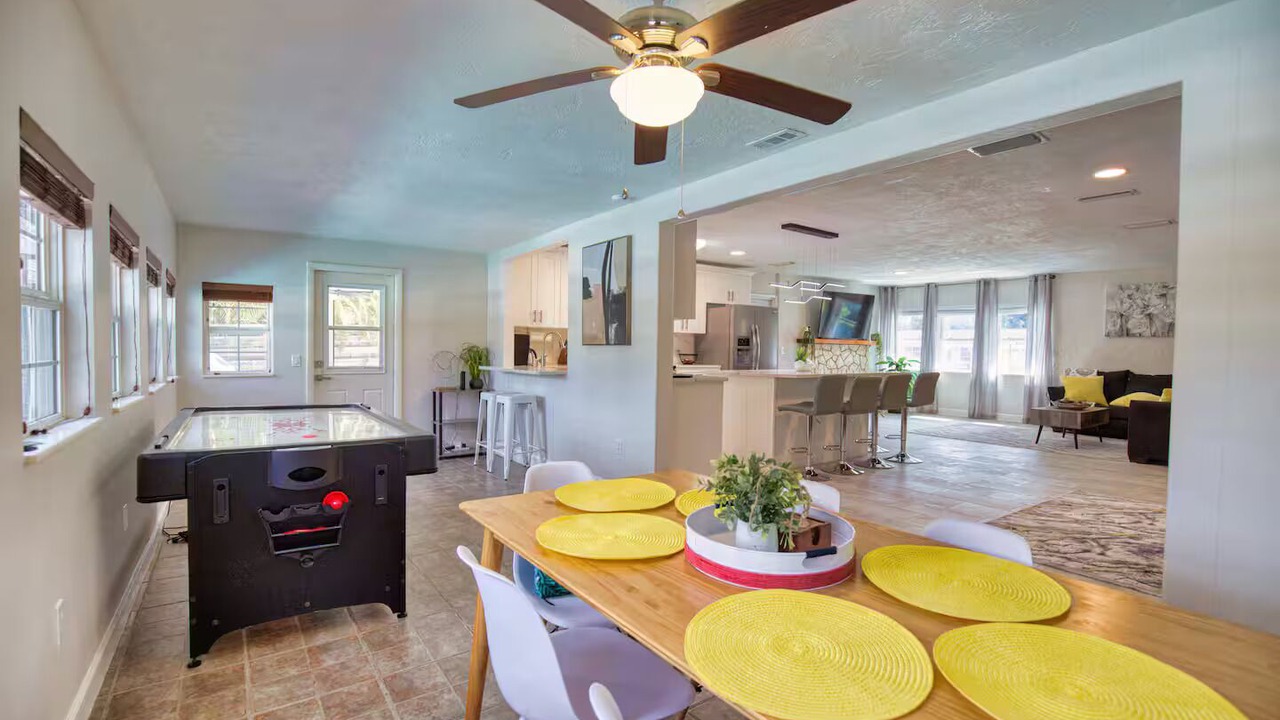 Photo of Bedroom in Gulf Gate Estates