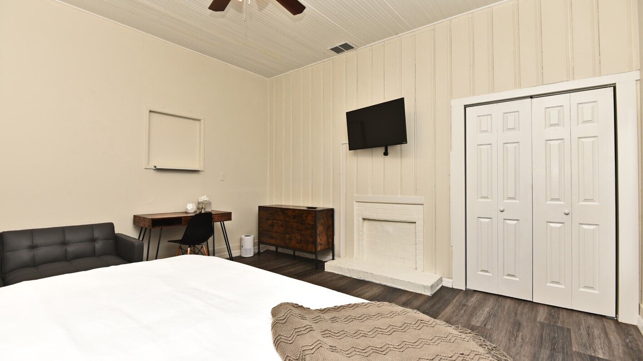 Photo of Bedroom in Winter Garden