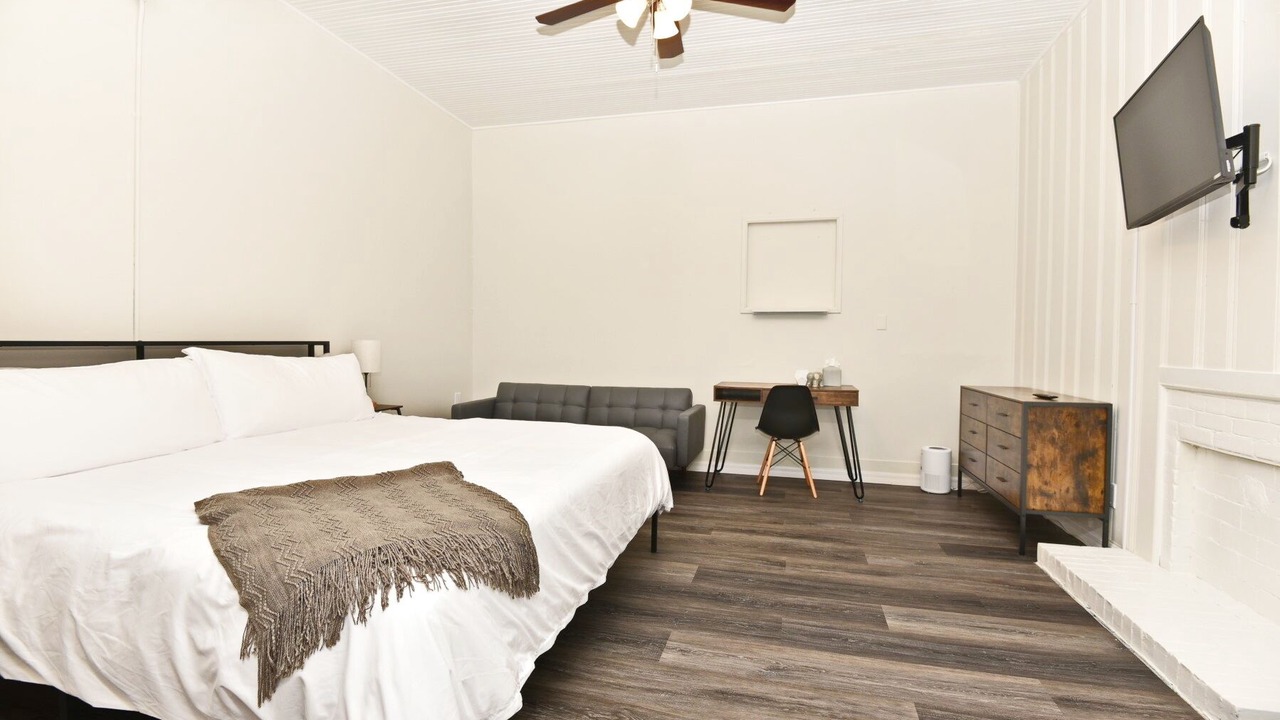 Photo of Bedroom in Winter Garden