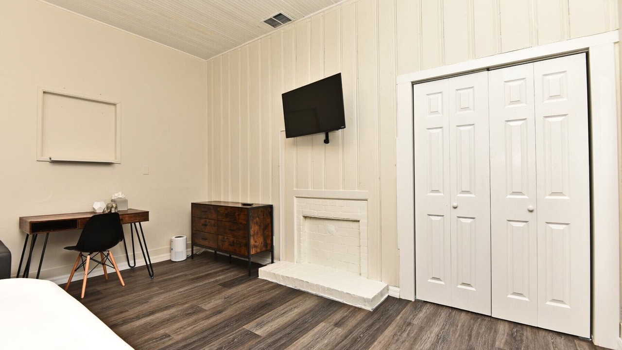 Photo of Bedroom in Winter Garden