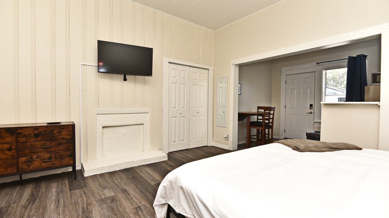 Photo of Bedroom in Winter Garden