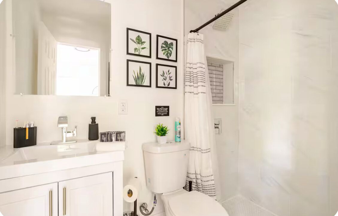 Photo of Bathroom in Little Haiti