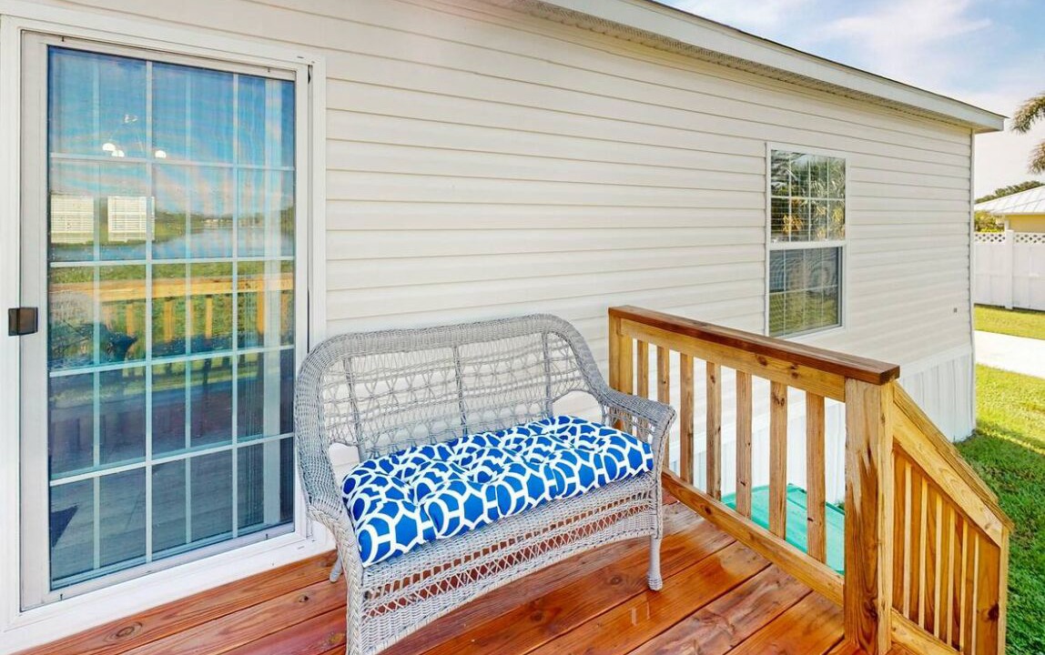 Photo of Patio Balcony in Taylor Creek