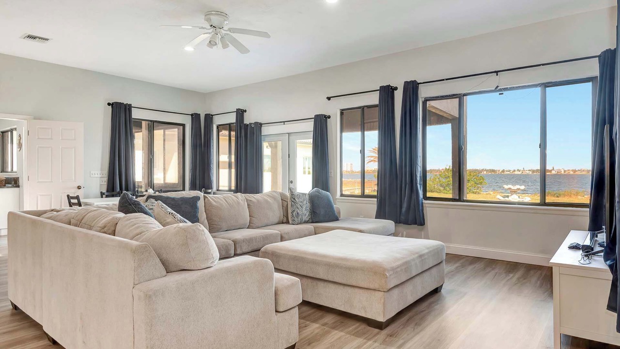 Photo of Livingroom in South Daytona