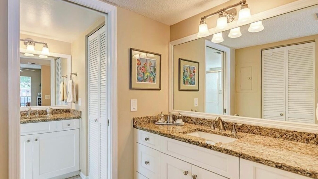 Photo of Bathroom in Plantation
