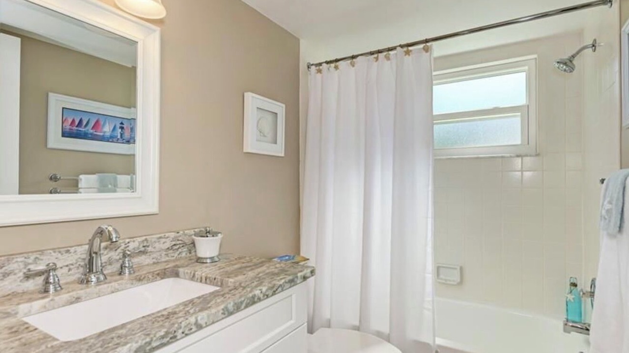 Photo of Bathroom in Plantation