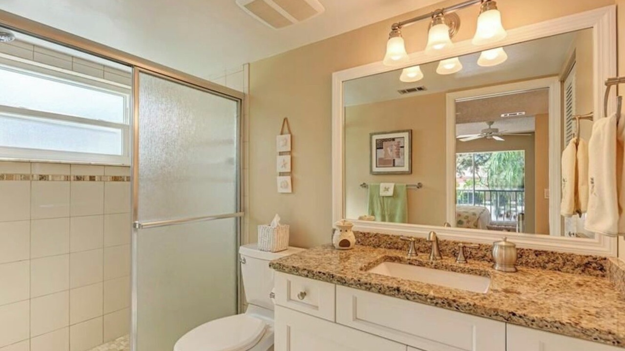 Photo of Bathroom in Plantation