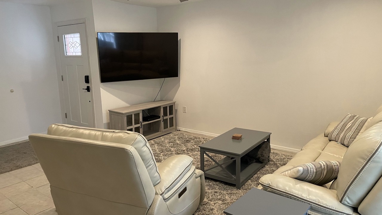 Photo of Livingroom in Bayview