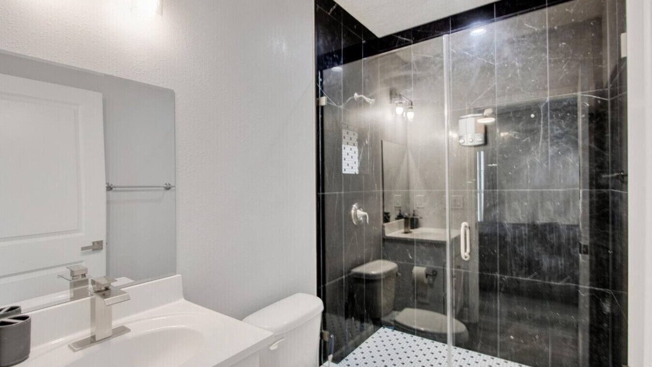Photo of Bathroom in Courier City - Oscawana