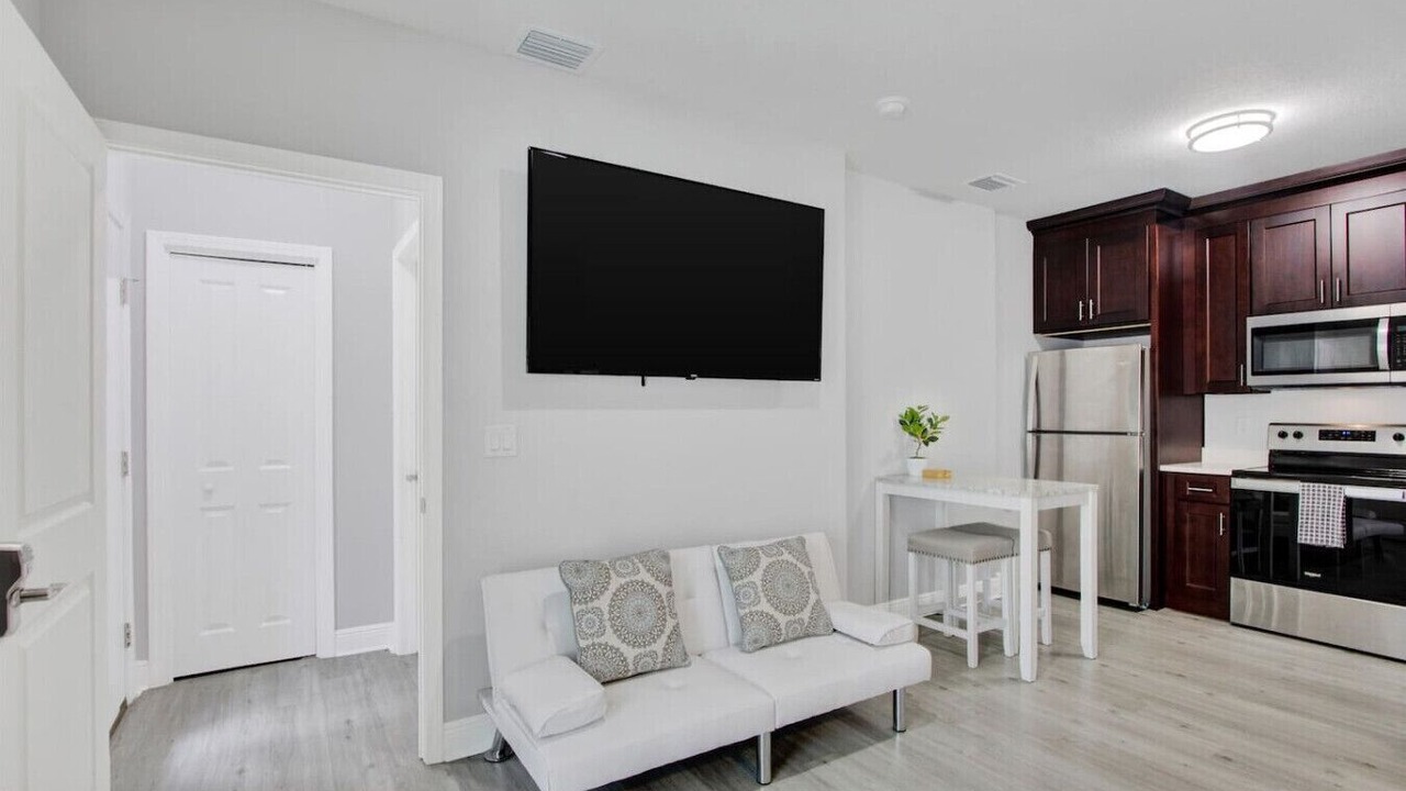 Photo of Livingroom in Courier City - Oscawana
