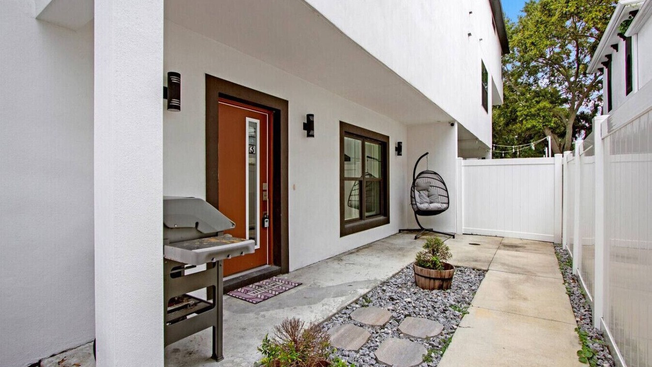 Photo of Patio Balcony in Courier City - Oscawana