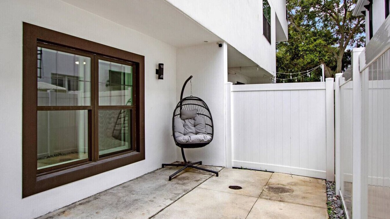 Photo of Patio Balcony in Courier City - Oscawana