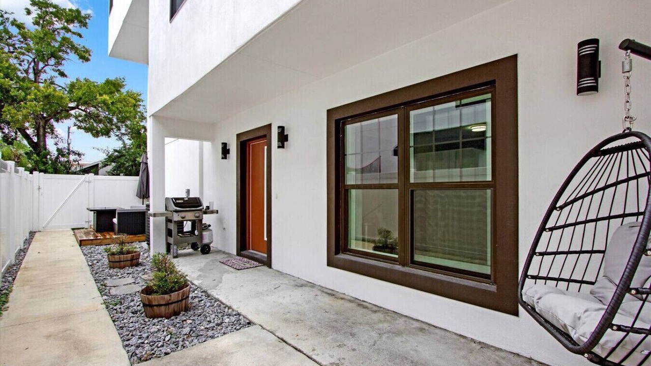 Photo of Patio Balcony in Courier City - Oscawana