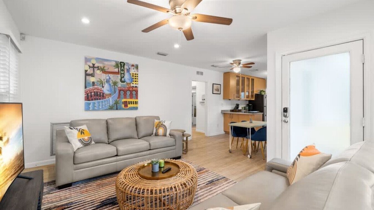 Photo of Livingroom in Historic Hyde Park North