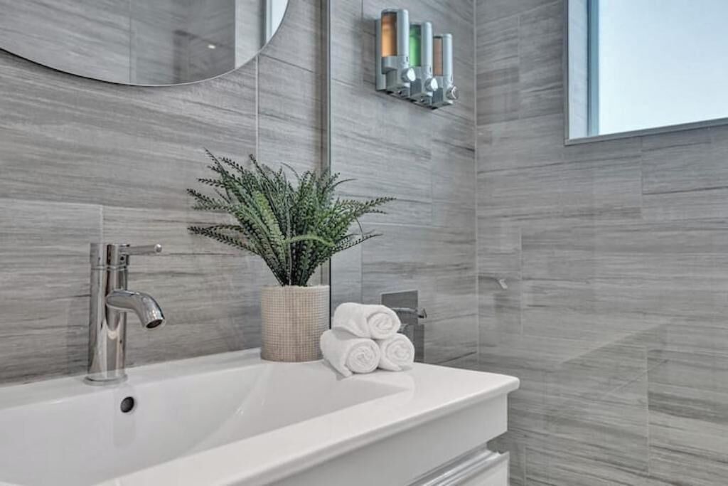 Photo of Bathroom in West Avenue