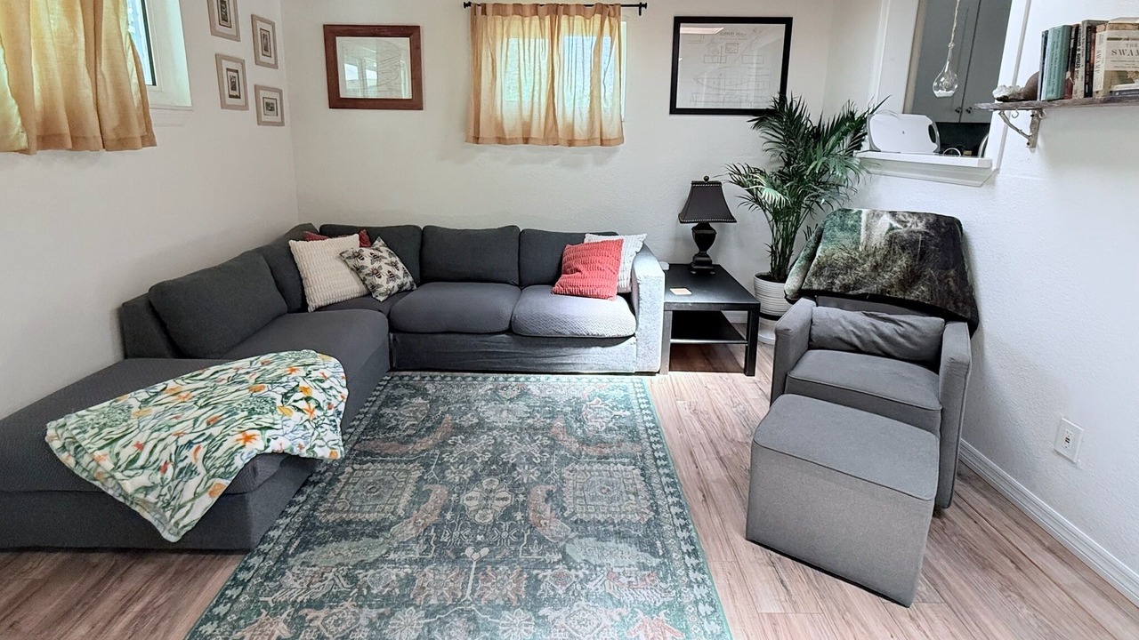Photo of Livingroom in Edgewater