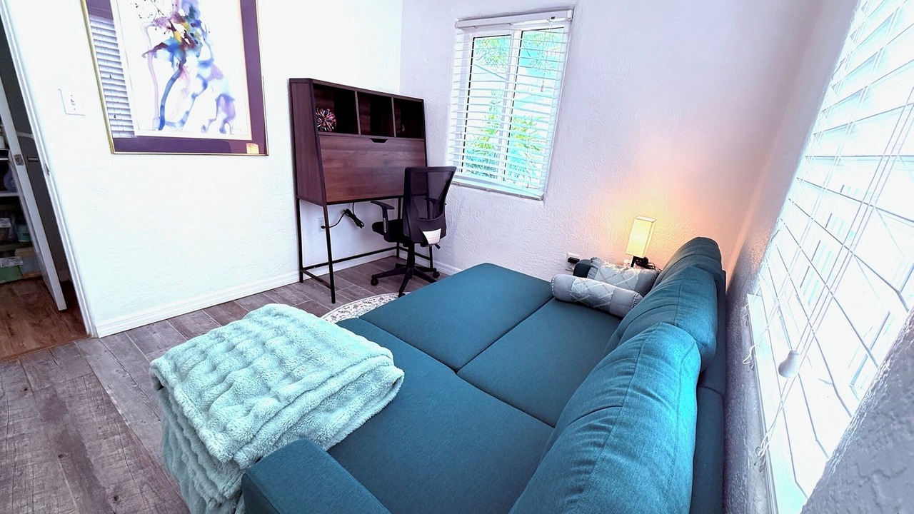 Photo of Livingroom in Edgewater