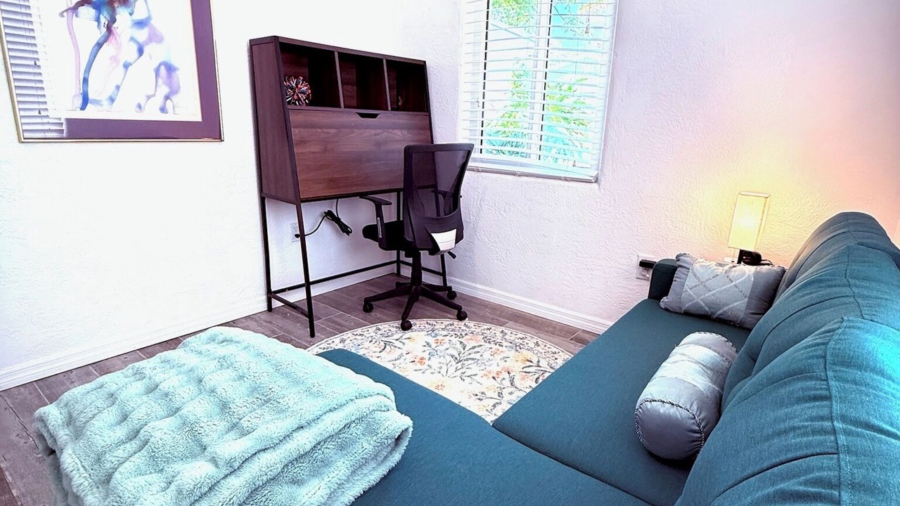 Photo of Livingroom in Edgewater