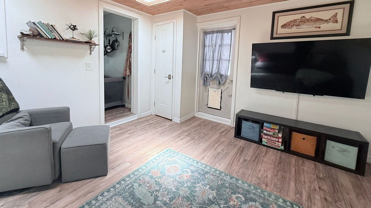 Photo of Livingroom in Edgewater