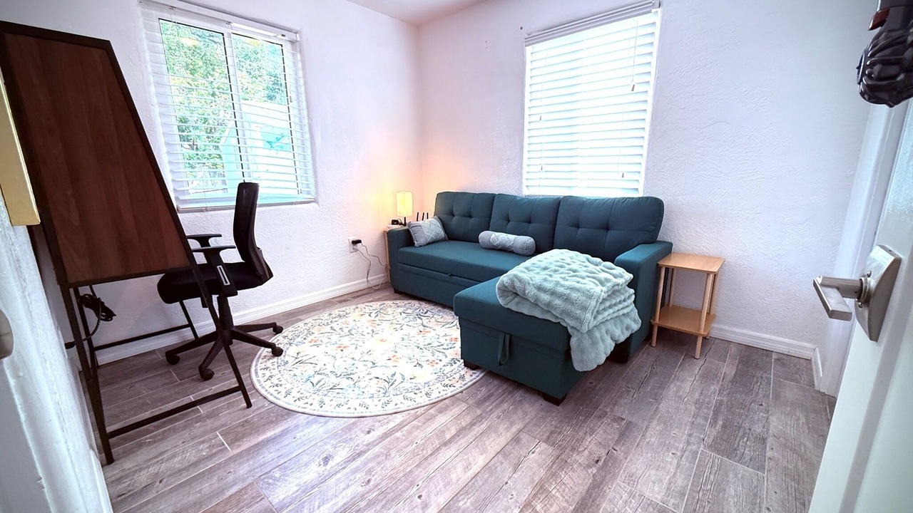 Photo of Livingroom in Edgewater