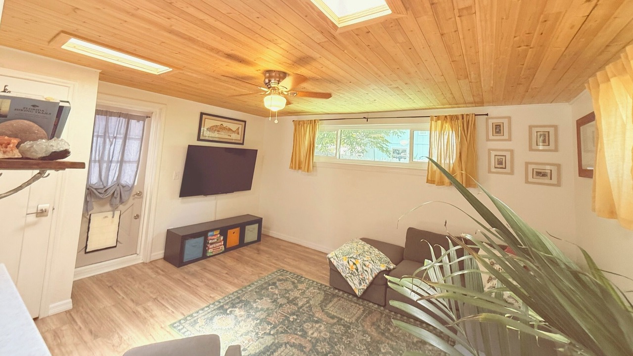 Photo of Livingroom in Edgewater