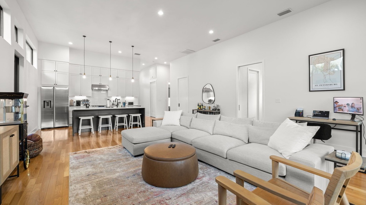 Photo of Livingroom in Historic Uptown