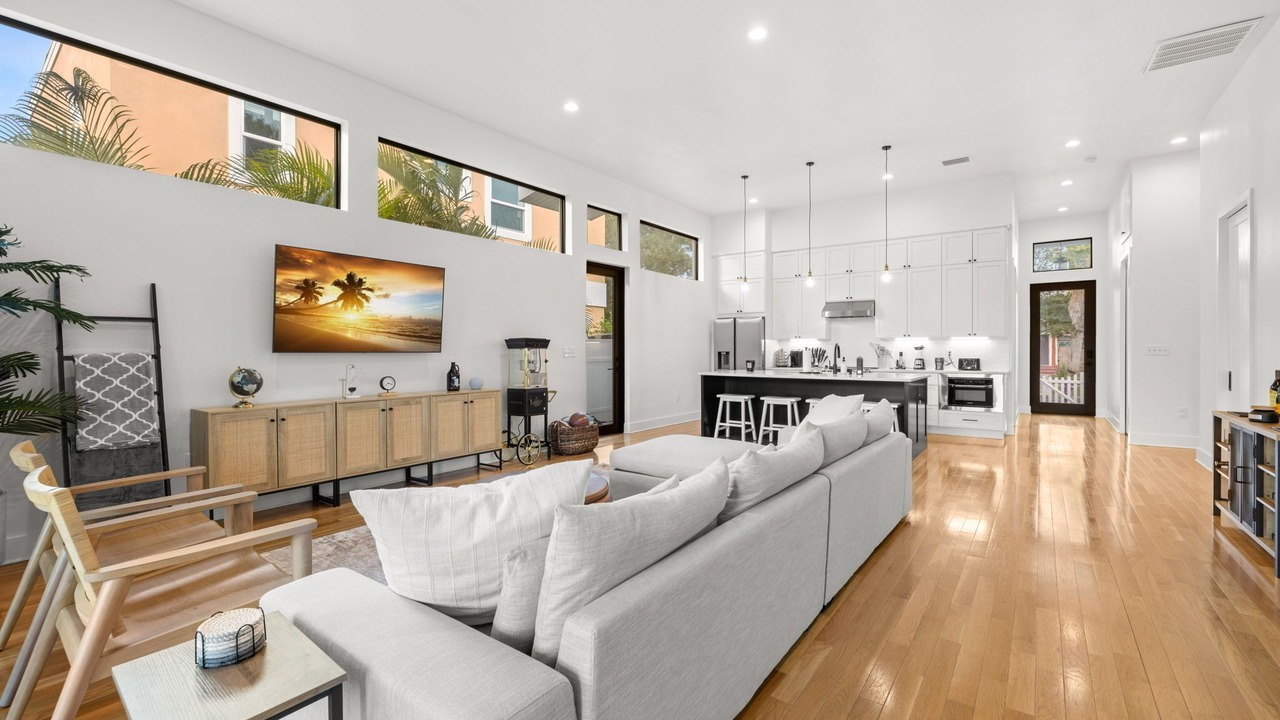 Photo of Livingroom in Historic Uptown