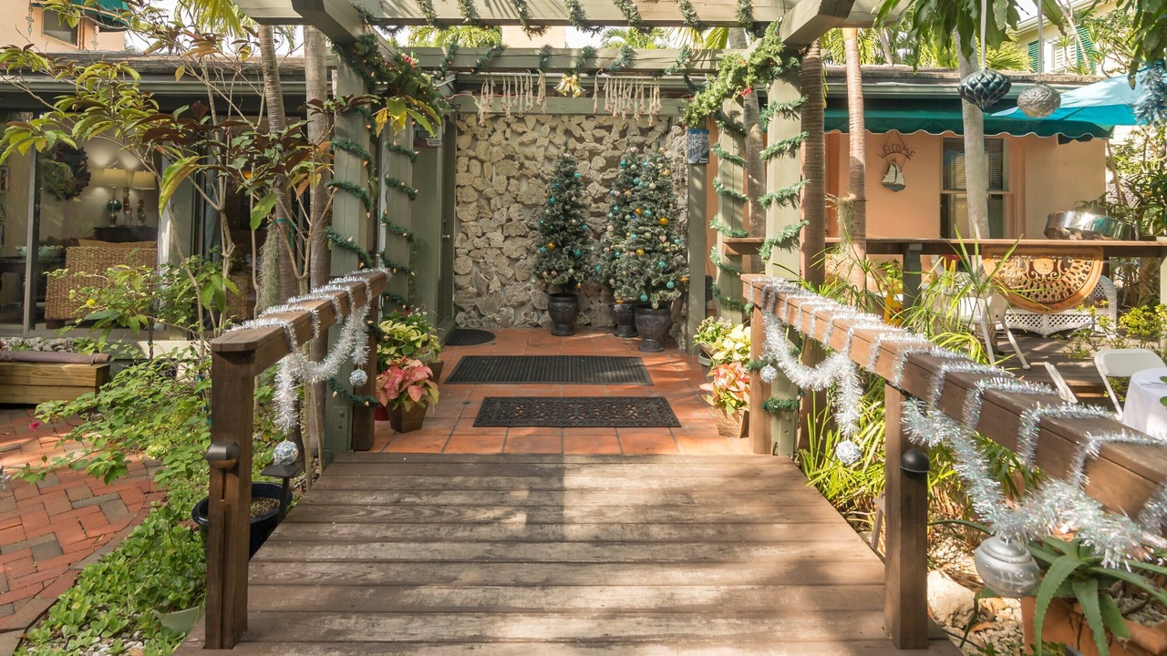 Photo of Patio Balcony in White Street Gallery District