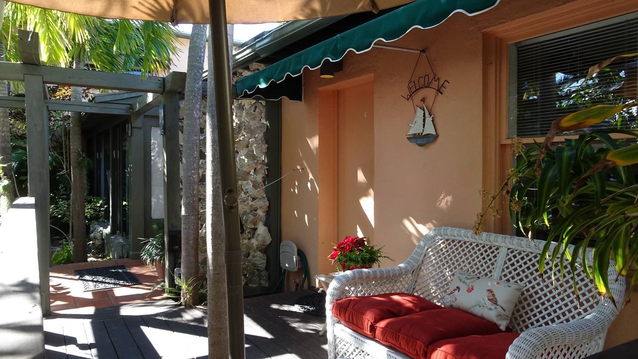 Photo of Patio Balcony in White Street Gallery District