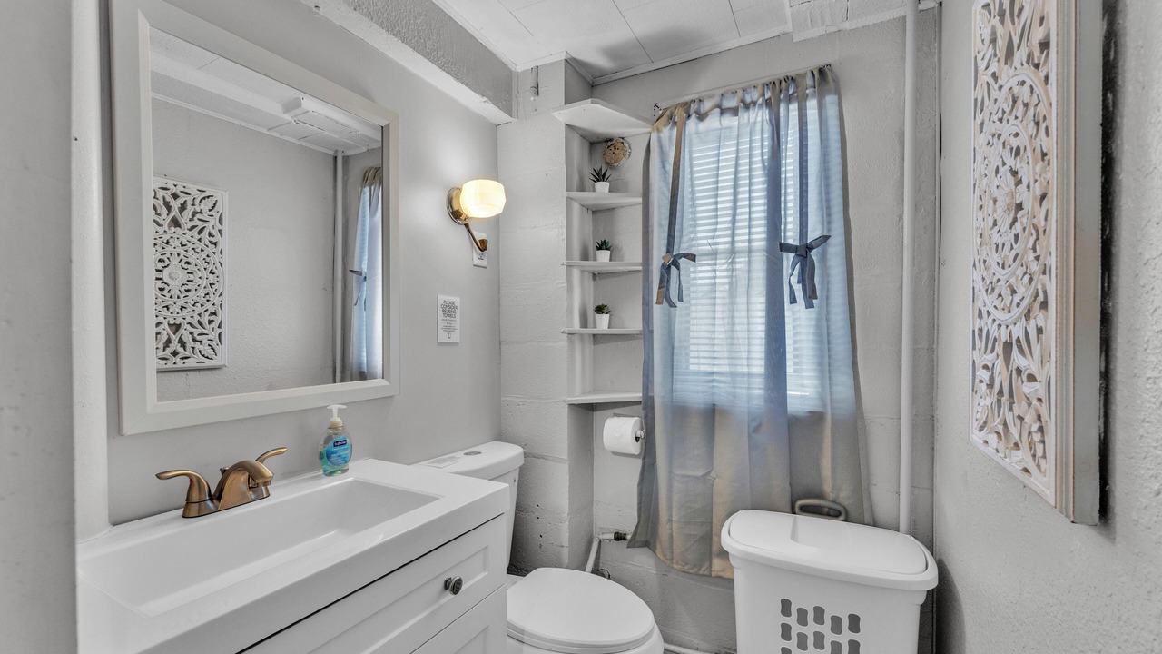 Photo of Bathroom in Auburndale