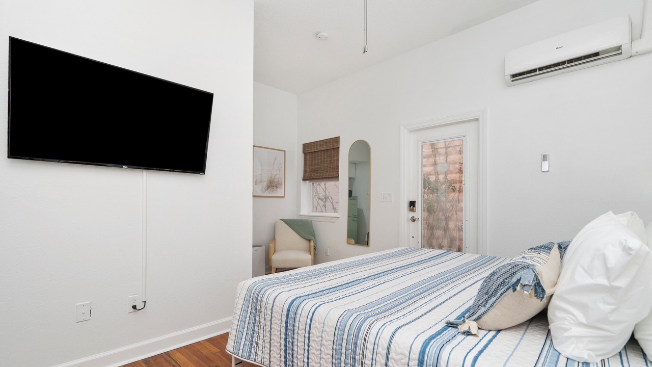 Photo of Bedroom in Pass-a-Grille Historic District