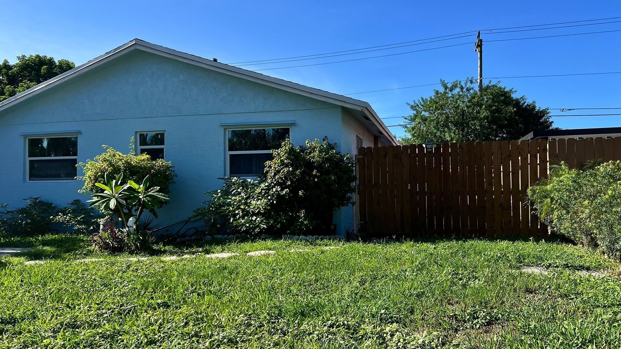 Photo of Outdoor in Lake Worth Corridor