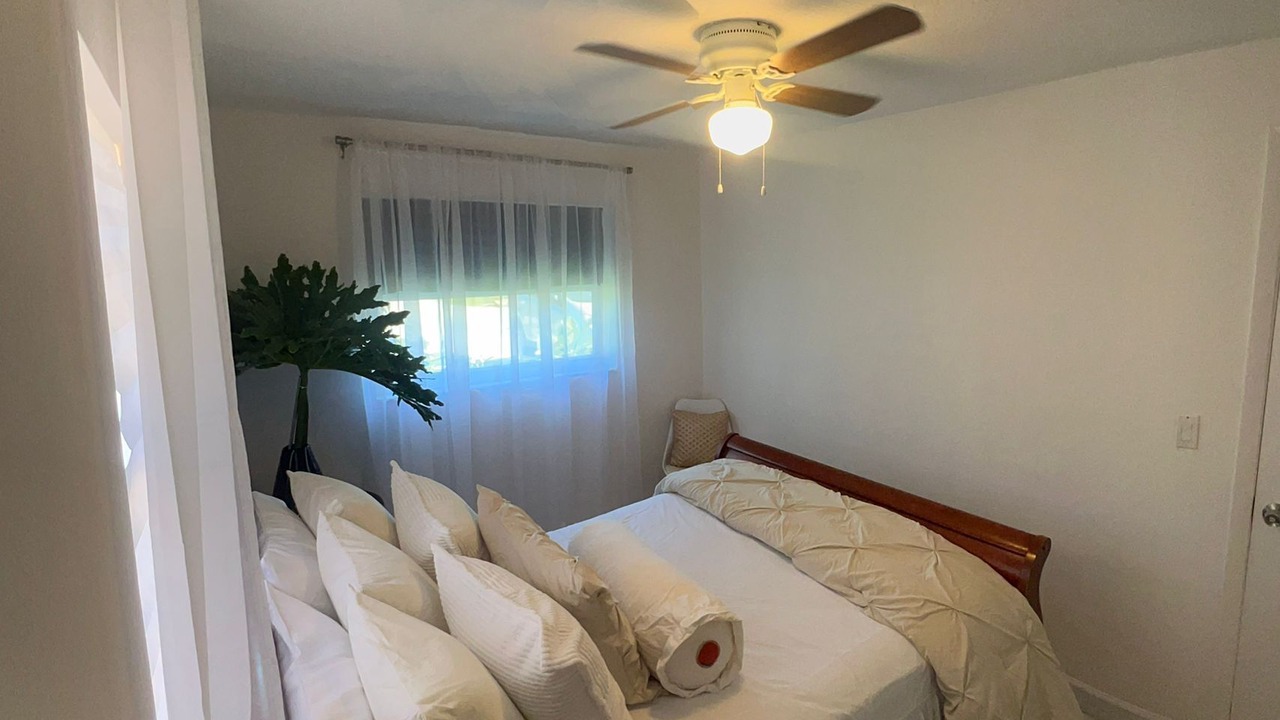 Photo of Bedroom in Lake Worth Corridor