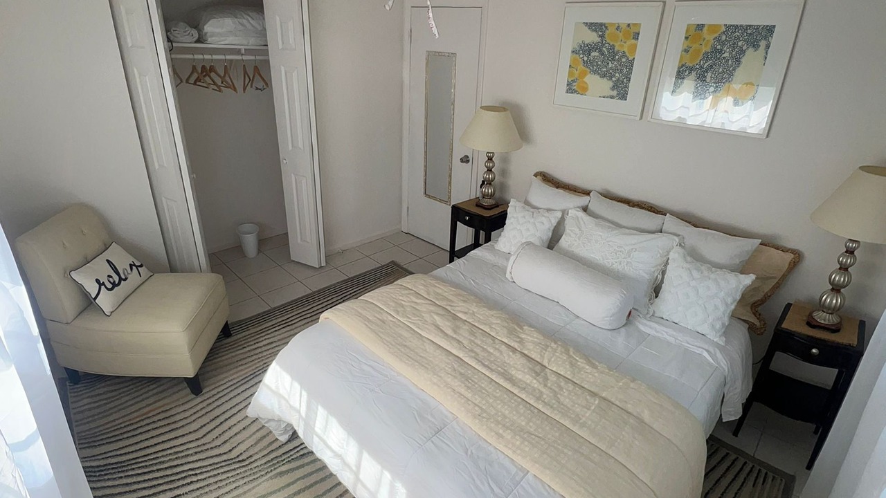 Photo of Bedroom in Lake Worth Corridor