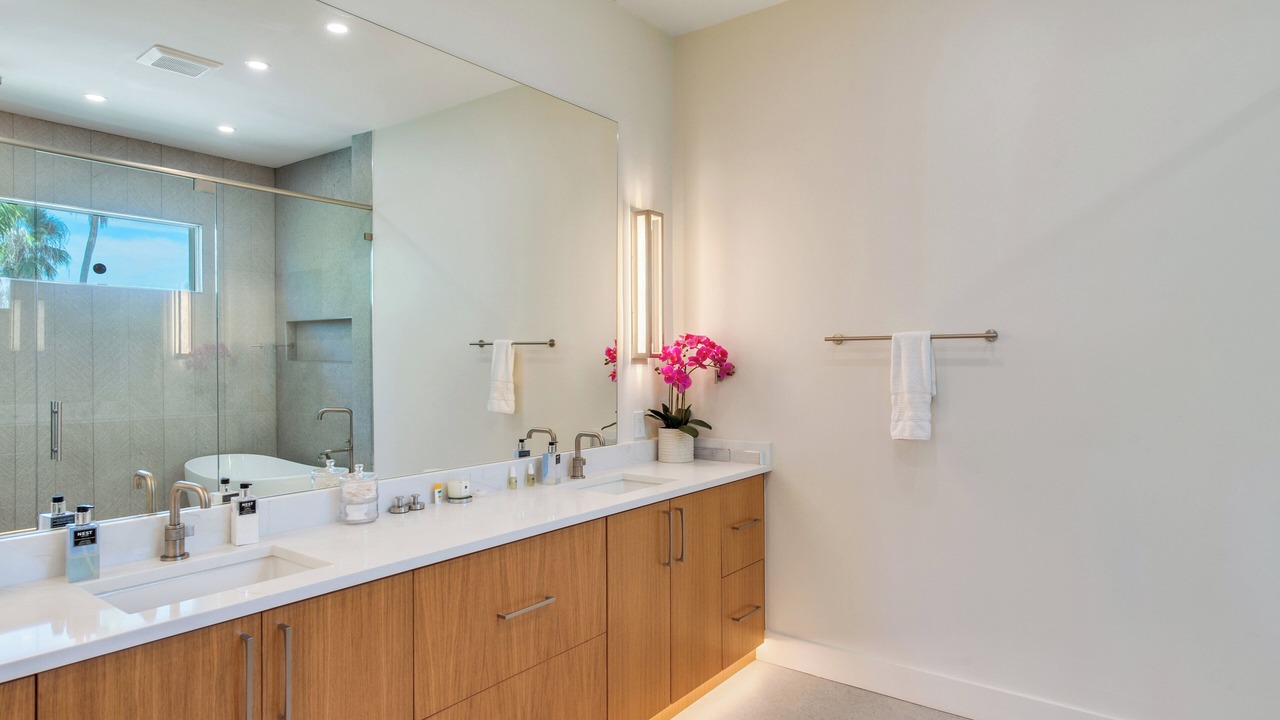 Photo of Bathroom in Connors