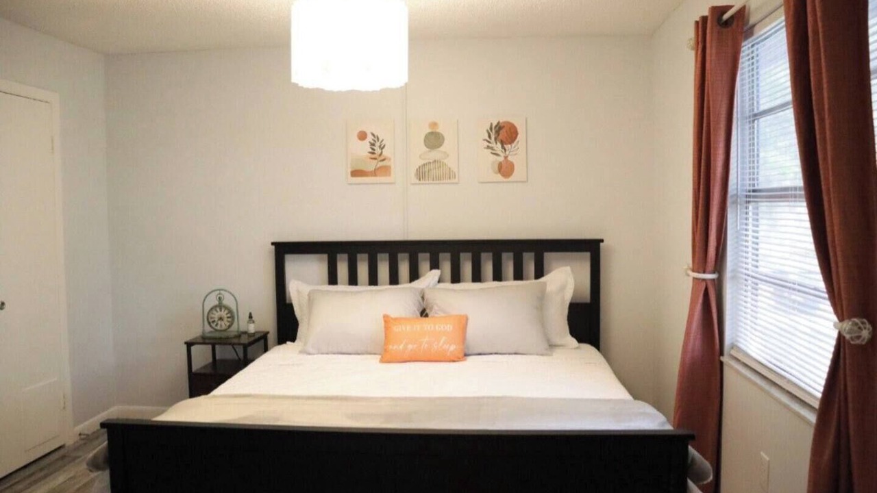 Photo of Bedroom in Silver Springs Shores